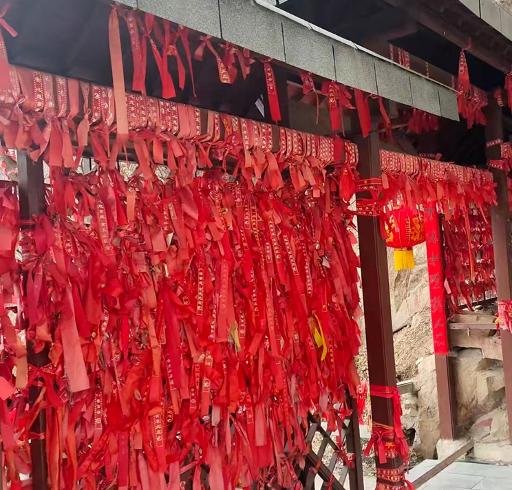 �仪ɽ�У�һ��